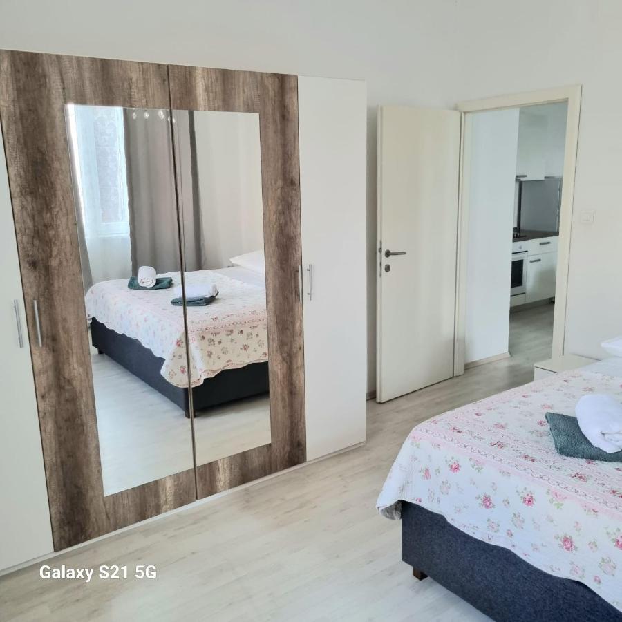 Sara Apartment Podstrana Bagian luar foto