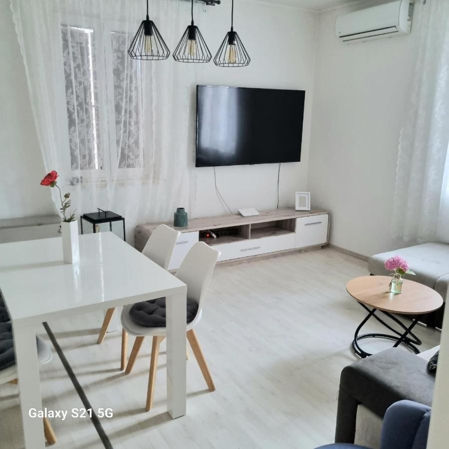 Sara Apartment Podstrana Bagian luar foto