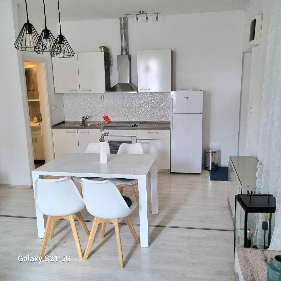Sara Apartment Podstrana Bagian luar foto